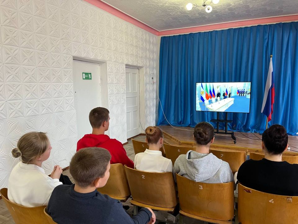 Вновь в единстве с Россией: патриотическое мероприятие Вновь в единстве с Россией: патриотическое мероприятие