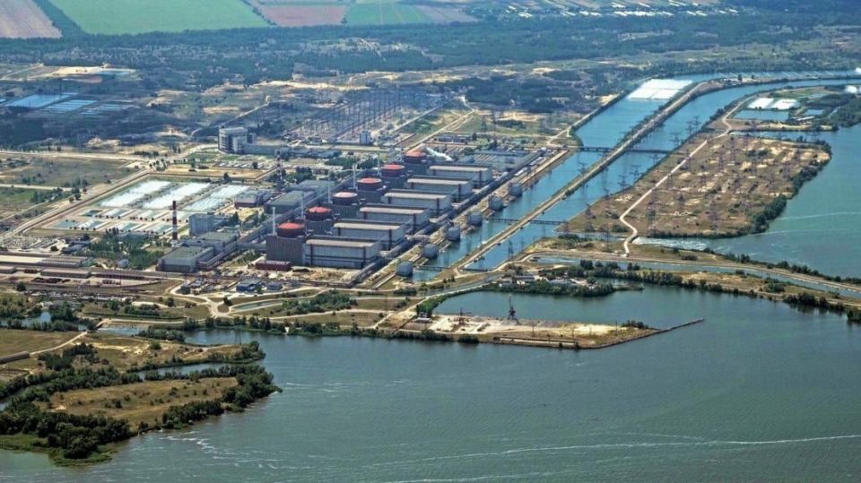 Пресс-секретарь президента России Дмитрий Песков заявил, что российские специалисты делают всё возможное для обеспечения безопасности Запорожской АЭС, которая находится под полным контролем России