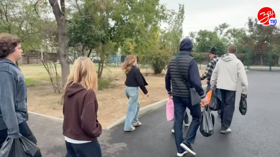 В Мелитополе школьники организовали гуманитарную акцию в честь Дня пожилого человека