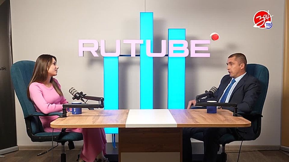 В новом выпуске совместного проекта телеканала «За!ТВ» и блогерской студии Rutube «За!Подкаст» — Александр Остапенко