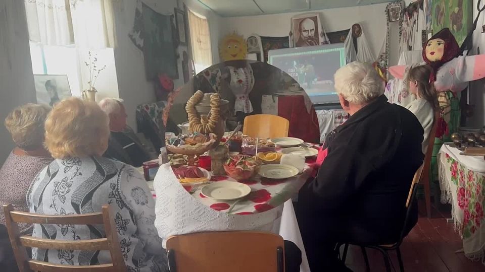 Душевная встреча. В клубе досуга села Тихоновка прошло мероприятие «Былые времена вспомним мы сполна», объединившее людей старшего поколения