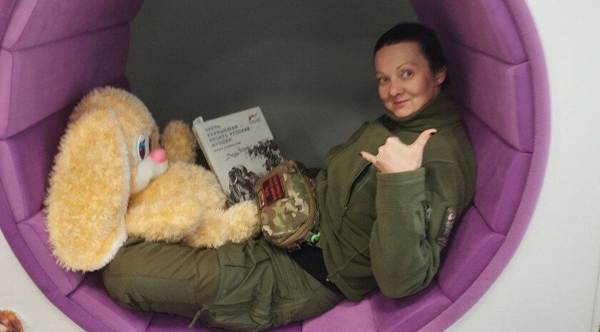 В Мелитополе военный медик прочитала студентам рассказы и стихи участников СВО