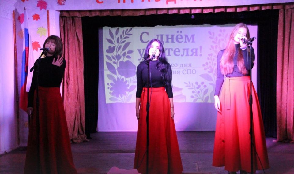 В Мелитополе в Колледже культуры и искусств действительно прошел праздничный концерт, посвященный Дню учителя и 85-летию системы среднего профессионального образования (СПО)