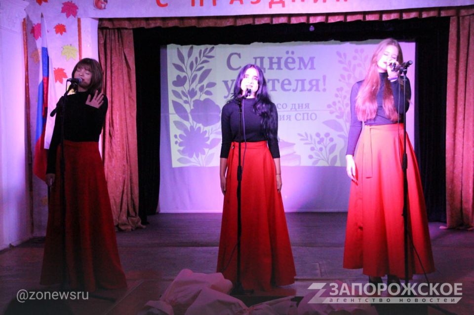 В Мелитополе поздравили педагогов концертом