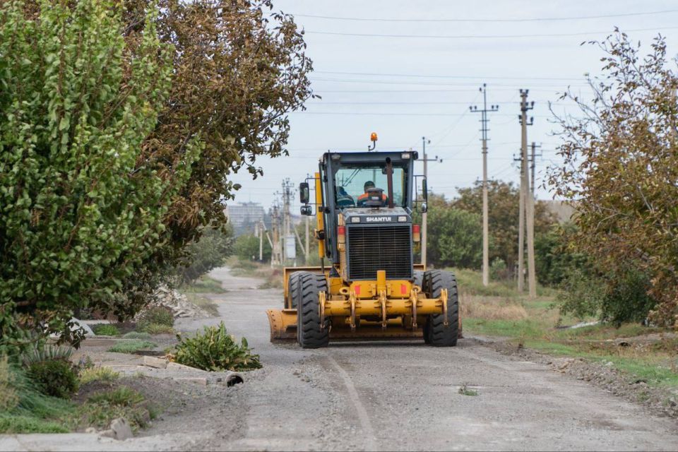В селе Константиновка продолжаются работы по грейдированию дорог