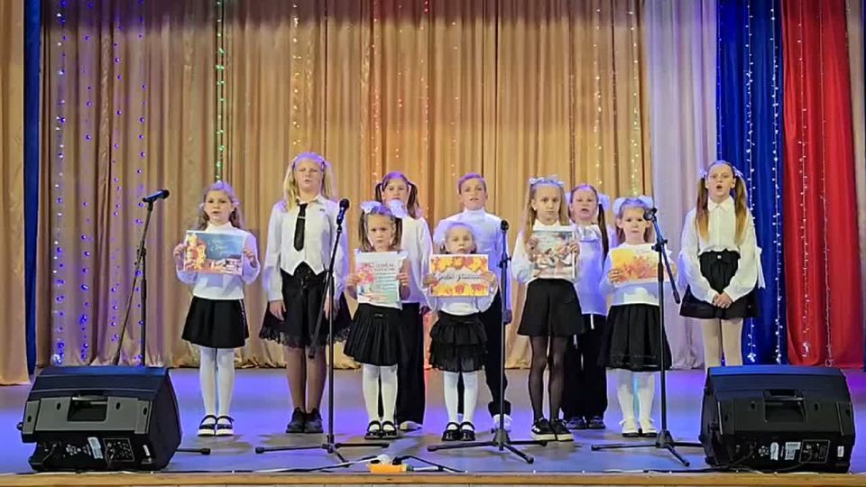 С Днём учителя!. Дорогие наши педагоги! От всей души поздравляем вас с праздником мудрости, терпения и вдохновения — с Днём учителя! Ваш труд бесценен, ваши знания и забота помогают каждому ученику находить дорогу к успеху...