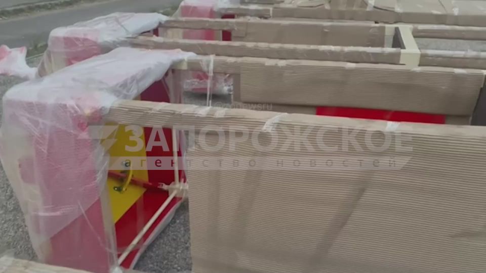 В Мелитополе, у кинотеатра «Победа», устанавливают новую детскую площадку Совсем скоро у юных горожан появится современное и безопасное пространство для веселых игр и активного отдыха