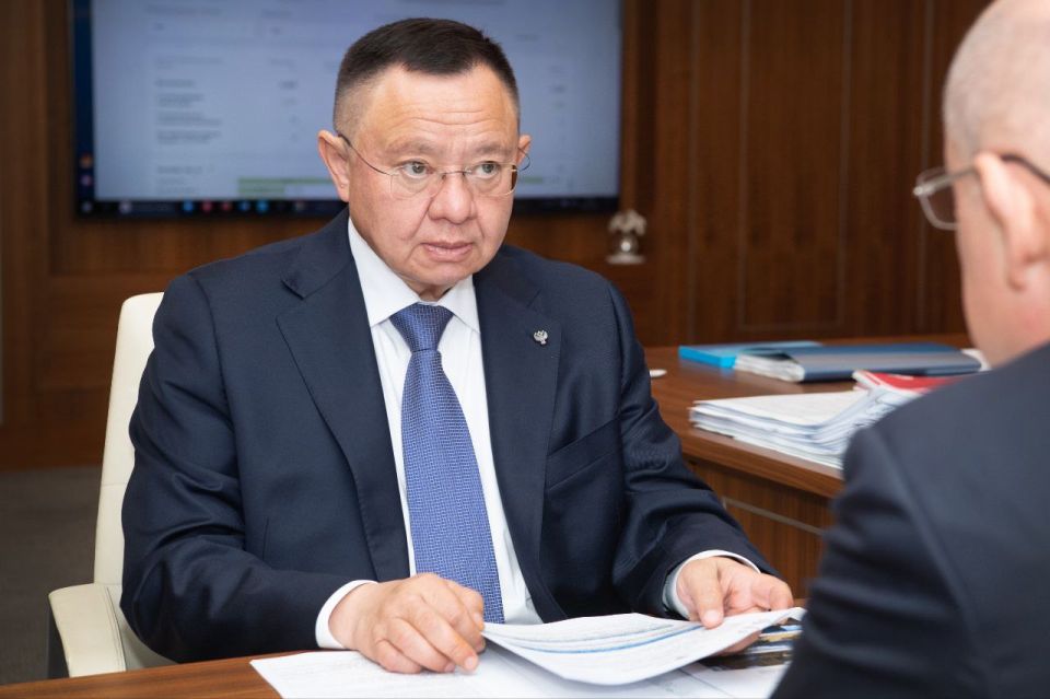 Глава Минстроя России Ирек Файзуллин провел рабочую встречу с Губернатором Севастополя Михаилом Развожаевым Глава Минстроя России Ирек Файзуллин провел рабочую встречу с Губернатором Севастополя Михаилом Развожаевым