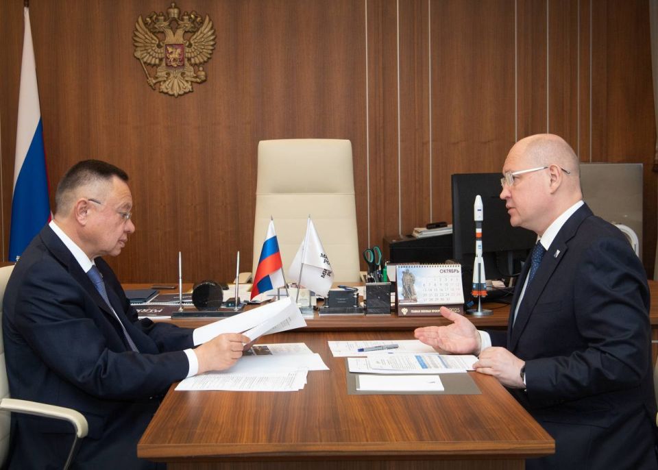 Губернатор Севастополя встретился с главой Минстроя РФ