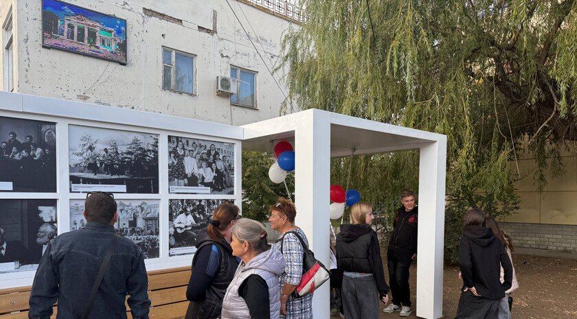 В Акимовке открылась выставка «Площадь театральная»