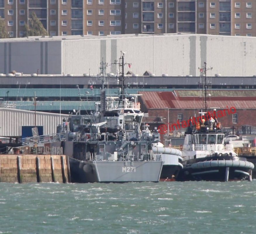 Два украинских минных тральщика, подаренных Бельгией и Голландией, были замечены вчера в Портсмуте Два украинских минных тральщика, подаренных Бельгией и Голландией, были замечены вчера в Портсмуте