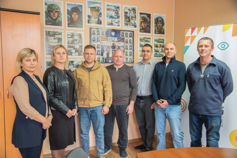 Получить ИТ-профессию, открыть свое дело или найти новую работу: в Луганске прошла встреча с участниками СВО