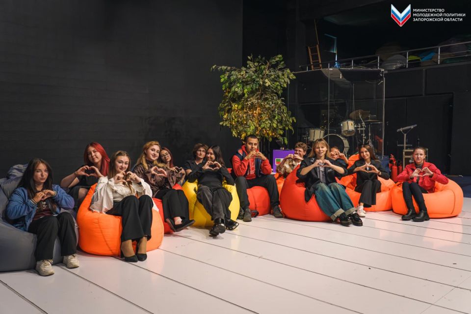 В Мелитополе молодёжь приняла участие в литературном вечере в честь Дня рождения Владимира Владимировича Путина