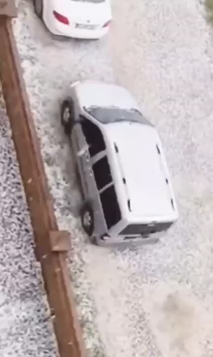 Сильные град и снег накрыли сразу несколько турецких провинций, включая курортную Анталью, — местные СМИ