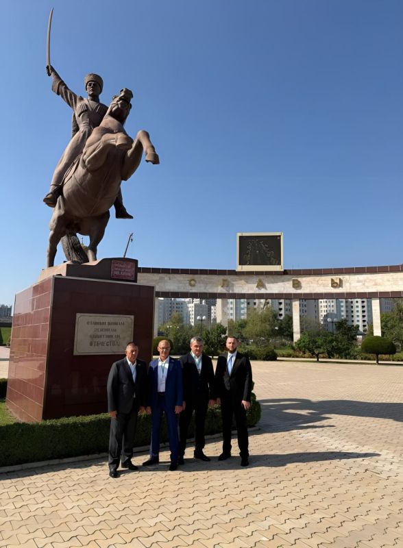 Сергей Золотарёв: По приглашению руководства Чеченской Республики с рабочим визитом посетил город Грозный, где в составе делегации принял участие в праздновании 207-й годовщины со дня основания города