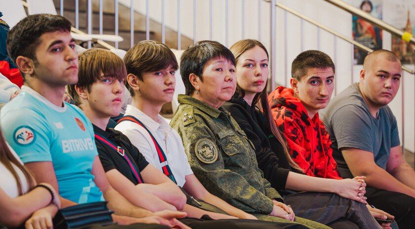 Активисты провели исторический урок для школьников и студентов Запорожской области