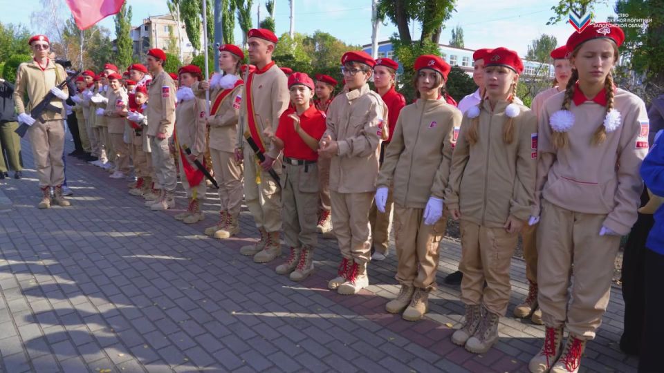 В Мелитополе прошло возложение цветов у Вечного огня в честь 80-летия Победы в Великой Отечественной войне