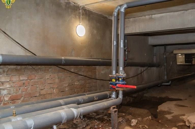 Запорожское предприятие месяц не устраняло засоры в канализации семи домов