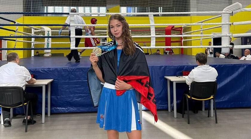 Константин Зайцев: Наша спортсменка Дарья Кисса из Бердянска завоевала золотую медаль на Всероссийских соревнованиях по боксу среди юниоров 17–18 лет