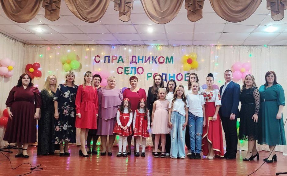 . 8 октября в Новенском сельском клубе состоялся праздничный концерт посвященный Дню освобождения посёлка Нового от немецко-фашистских захватчиков,а также по случаю празднования Дня села