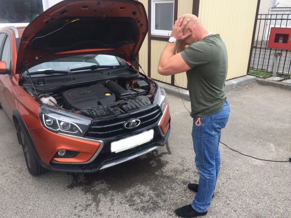 За удар лопатой по машине жителю Мелитопольского района назначен штраф