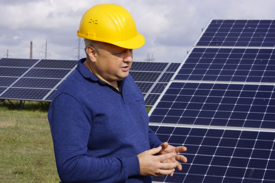 В рамках РЭН-2025 в Запорожской области прошла образовательная экскурсия на действующую солнечную электростанцию!