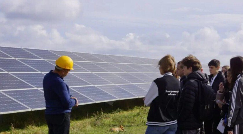 Школьники из Запорожской области посетили солнечную электростанцию