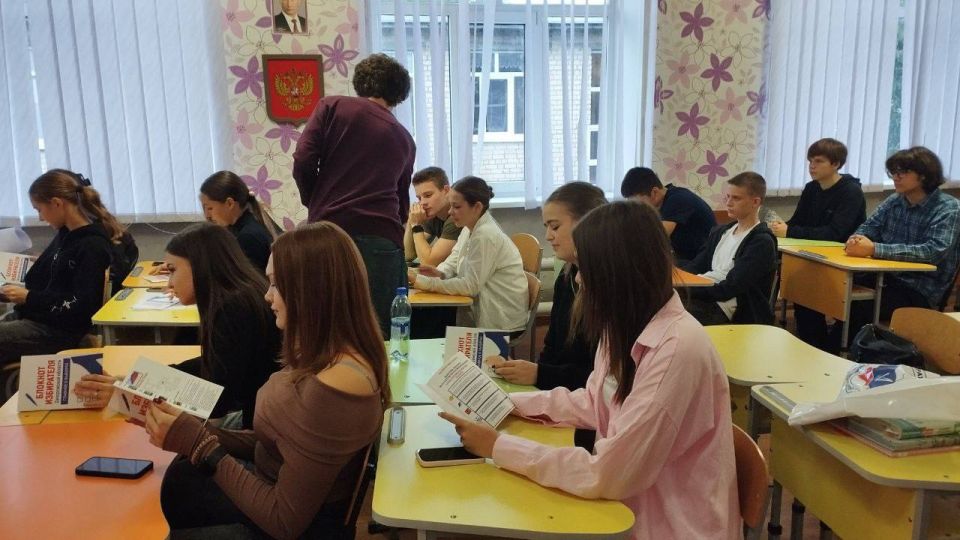 10 октября в стенах СОШ № 24 имени участника СВО Твердого И.В. города Мелитополя состоялась встреча, посвященная важному событию в истории региона – референдуму 2022 года