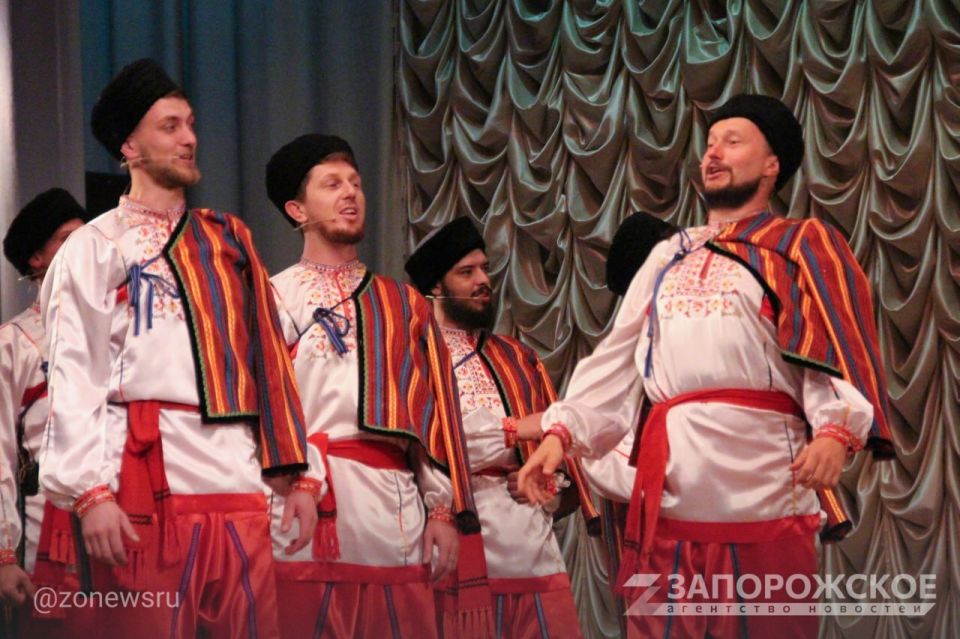 В Мелитополе с большим успехом прошел концерт Государственного казачьего ансамбля песни и танца «Ставрополье» В Мелитополе с большим успехом прошел концерт Государственного казачьего ансамбля песни и танца «Ставрополье»