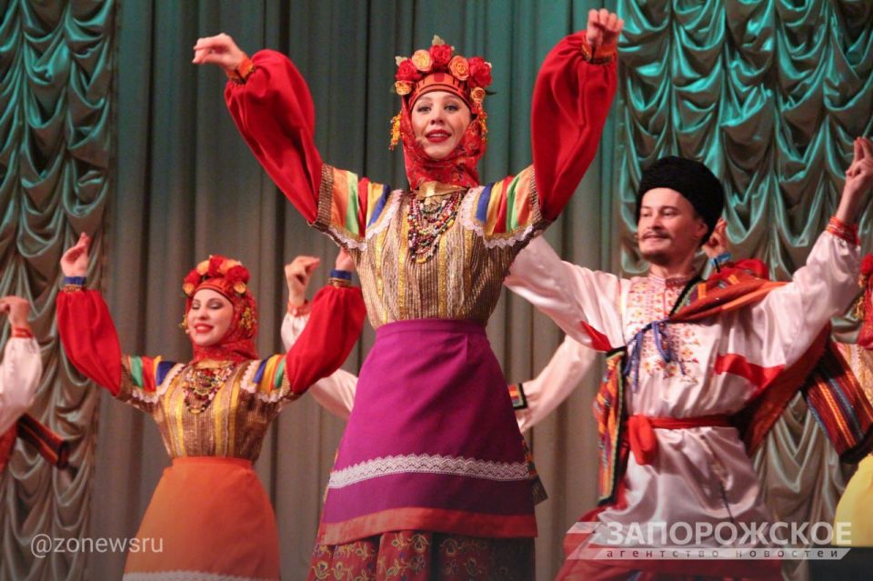 В Мелитополе с большим успехом прошел концерт Государственного казачьего ансамбля песни и танца «Ставрополье» В Мелитополе с большим успехом прошел концерт Государственного казачьего ансамбля песни и танца «Ставрополье»