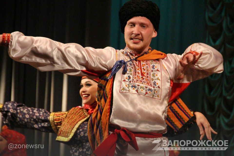 В Мелитополе с большим успехом прошел концерт Государственного казачьего ансамбля песни и танца «Ставрополье» В Мелитополе с большим успехом прошел концерт Государственного казачьего ансамбля песни и танца «Ставрополье»