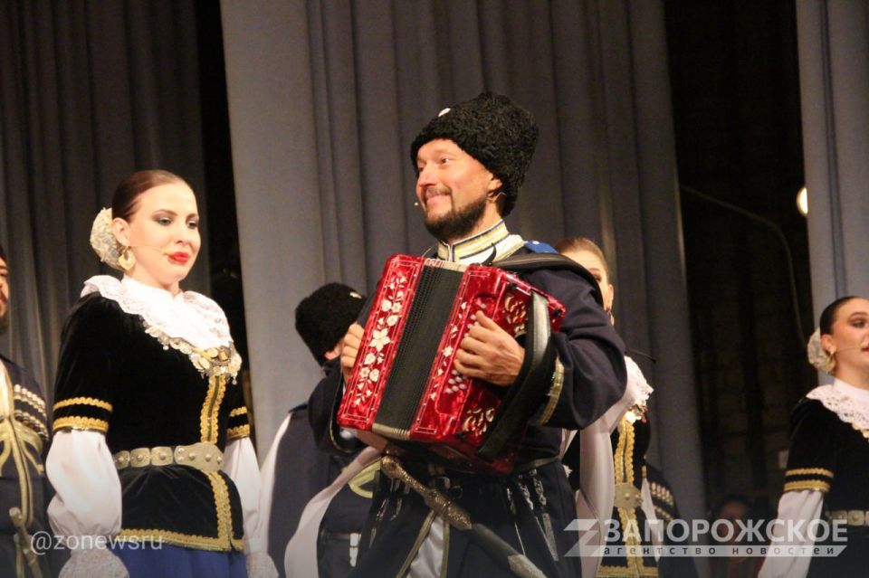 В Мелитополе с большим успехом прошел концерт Государственного казачьего ансамбля песни и танца «Ставрополье» В Мелитополе с большим успехом прошел концерт Государственного казачьего ансамбля песни и танца «Ставрополье»