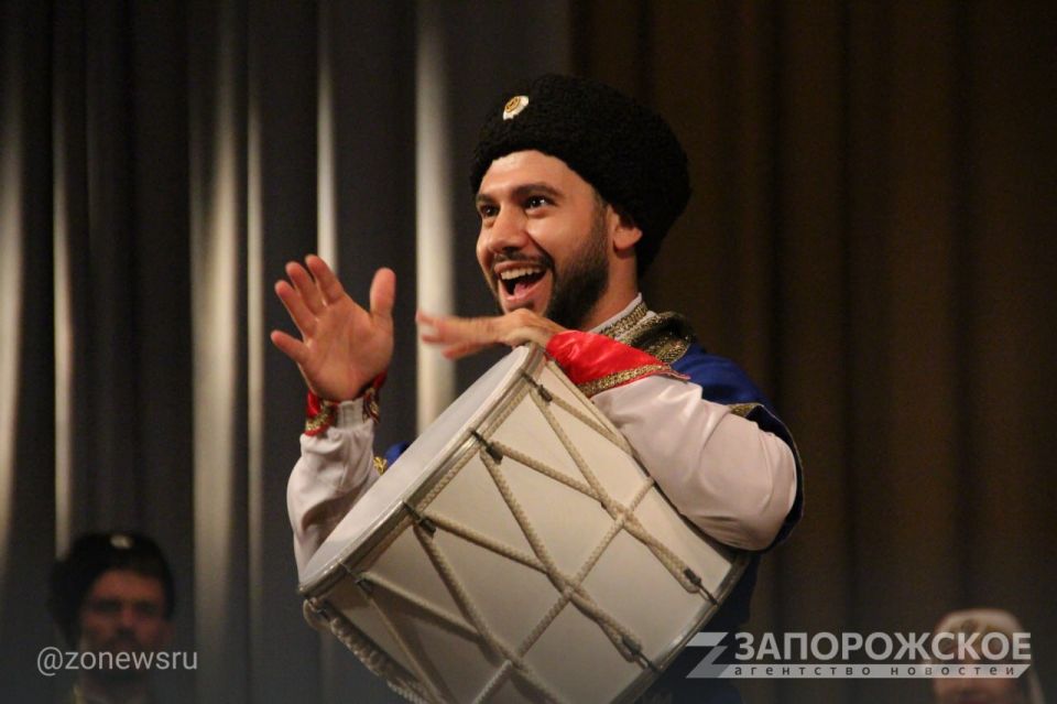 В Мелитополе с большим успехом прошел концерт Государственного казачьего ансамбля песни и танца «Ставрополье» В Мелитополе с большим успехом прошел концерт Государственного казачьего ансамбля песни и танца «Ставрополье»