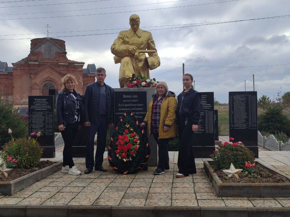Память героев жива: в Тихоновке прошла церемония возложения цветов к мемориалу