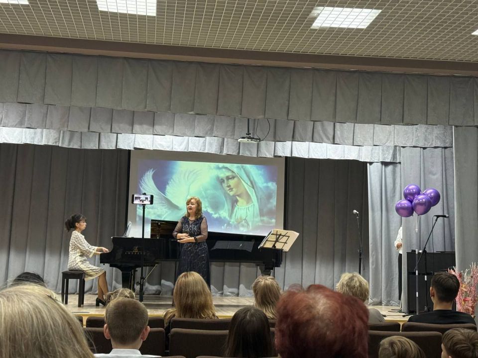 Сегодня студенты Мелитопольского колледжа культуры и искусств посетили концерт вокальной музыки и мастер-класс Марины Сафроновой — лауреата международных конкурсов, доцента Южно-Уральского государственного института искусств... Сегодня студенты Мелитопольского колледжа культуры и искусств посетили концерт вокальной музыки и мастер-класс Марины Сафроновой — лауреата международных конкурсов, доцента Южно-Уральского государственного института искусств...