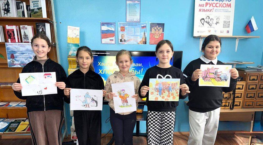 В Новобогдановке открылась выставка детских рисунков ко Дню работников сельского хозяйства