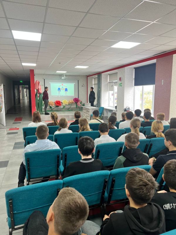 Мелитопольская областная научная библиотека им. Горького и учащиеся СОШ №8 объединились для проведения актуального и необходимого урока-предостережения «Профилактика экстремизма в молодежной среде»