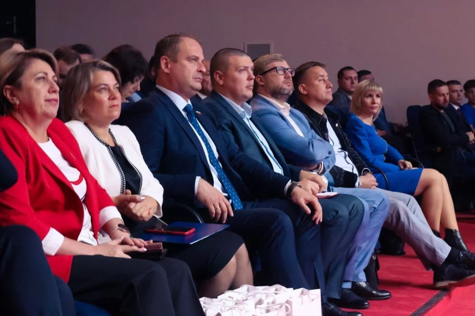 В Мелитополе состоялся второй форум муниципальных депутатов Запорожского регионального отделения партии «Единая Россия»