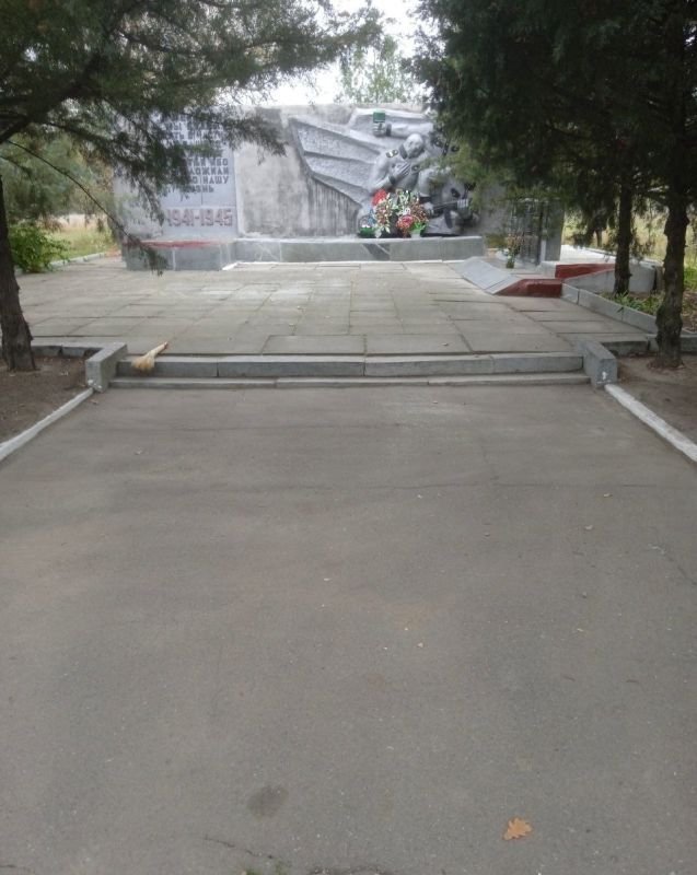 Сотрудники МБУ «Жилсервис» занимаются благоустройством Зареченского территориального отдела