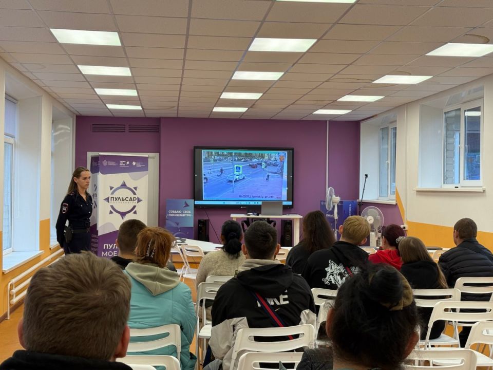 В городе Мелитополе состоялось мероприятие, направленное на повышение осведомленности подростков и их родителей о рисках и последствиях нарушений Правил дорожного движения