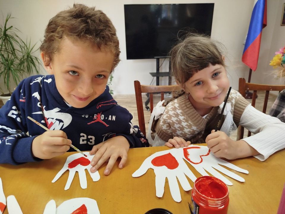 Ладошки добра. В клубе досуга села Светлодолинское прошла акция «Доброты»