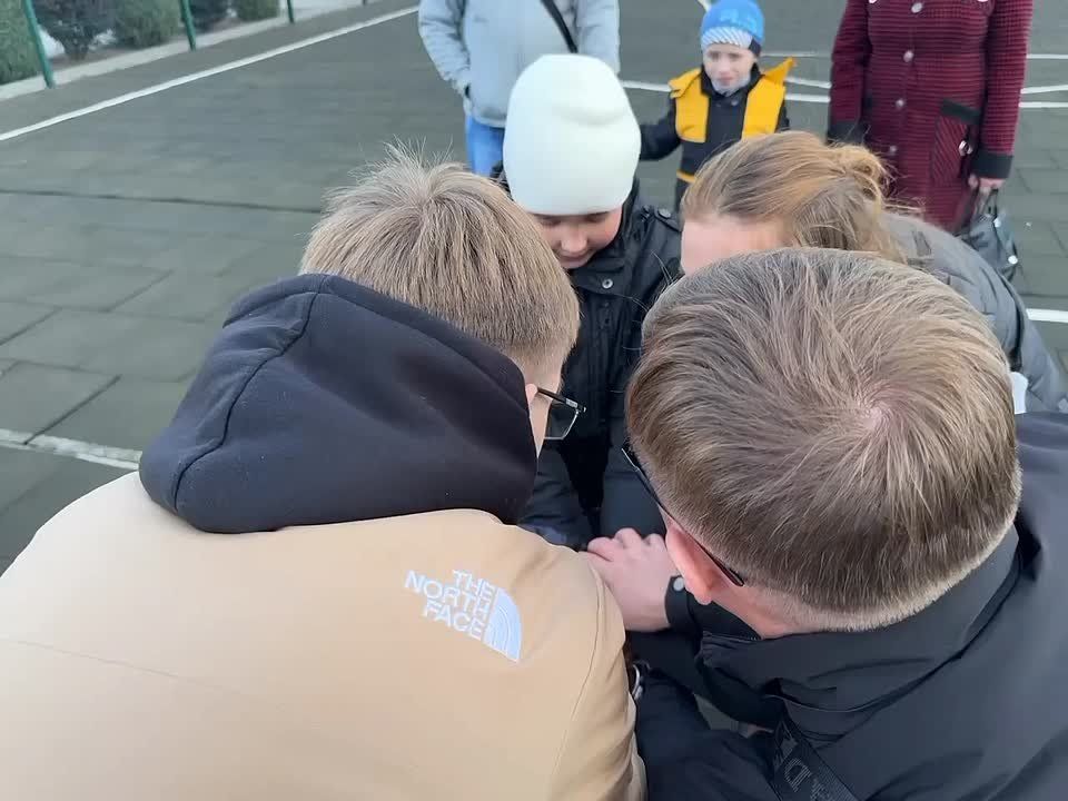 Отец – защитник, опора, поддержка, человек, на плече которого мы в любом возрасте можем положиться