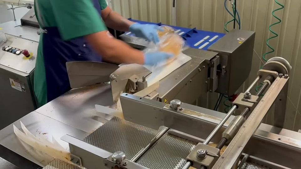 Ко Дню хлеба хотим поделиться небольшим экскурсом по этапам производства ароматной буханки на Мелитопольском хлебокомбинате