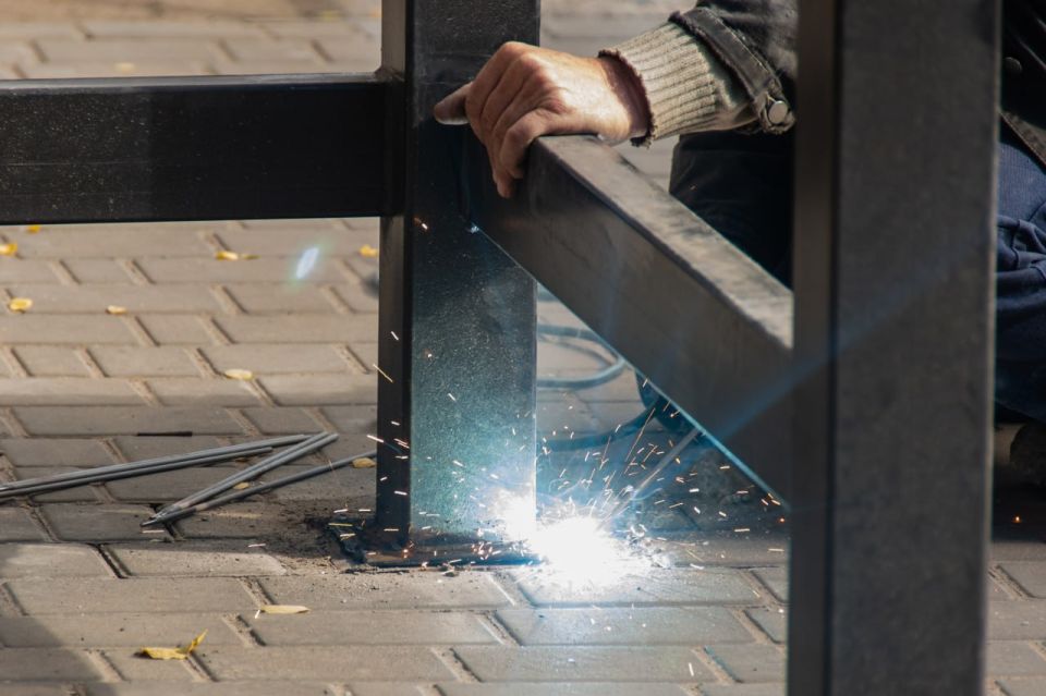 Сергей Золотарёв: Продолжаем работы по установке современных остановочных павильонов в нашем городе Сергей Золотарёв: Продолжаем работы по установке современных остановочных павильонов в нашем городе