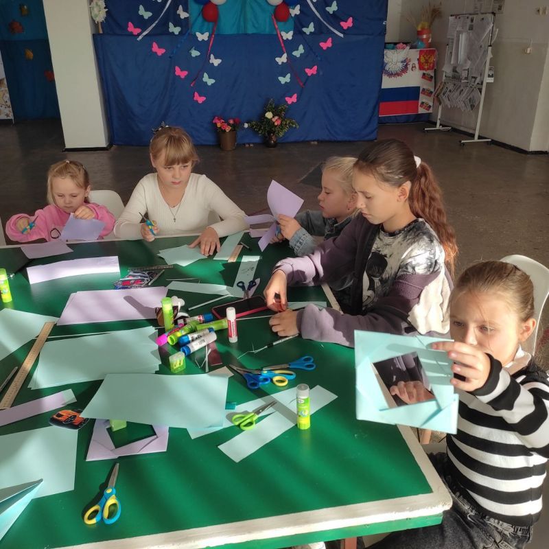 В Долинском клубе досуга прошёл мастер-класс «Подарок для папы. Фоторамка с любовью» В Долинском клубе досуга прошёл мастер-класс «Подарок для папы. Фоторамка с любовью»