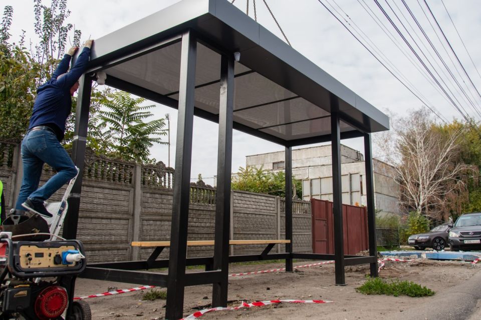 Сергей Золотарёв: Продолжаем работы по установке современных остановочных павильонов в нашем городе