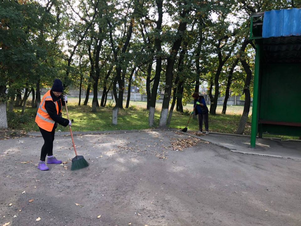 Сотрудники МБУ «Жилсервис» провели работы по благоустройству в посёлке Фруктовое Сотрудники МБУ «Жилсервис» провели работы по благоустройству в посёлке Фруктовое