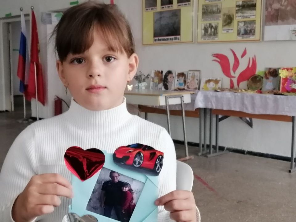 В Долинском клубе досуга прошёл мастер-класс «Подарок для папы. Фоторамка с любовью» В Долинском клубе досуга прошёл мастер-класс «Подарок для папы. Фоторамка с любовью»