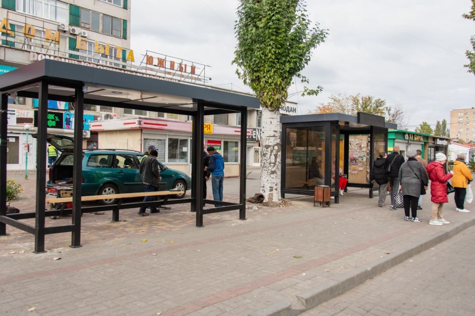 Еще 3 новые "умные остановки" установлены в Мелитополе Еще 3 новые "умные остановки" установлены в Мелитополе