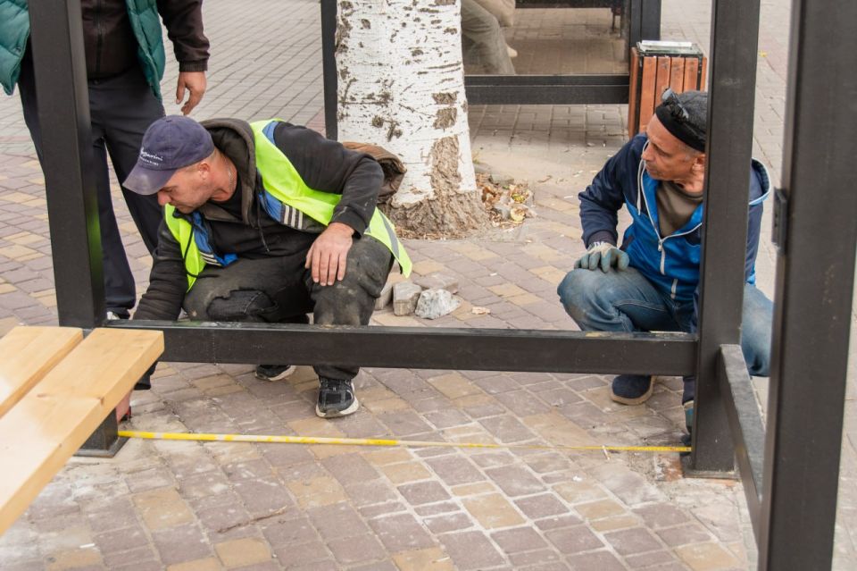 Сергей Золотарёв: Продолжаем работы по установке современных остановочных павильонов в нашем городе Сергей Золотарёв: Продолжаем работы по установке современных остановочных павильонов в нашем городе